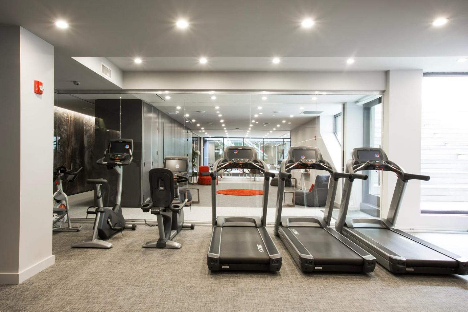 Central Chelsea 1br W Gym Balcony Doorman Nyc-33