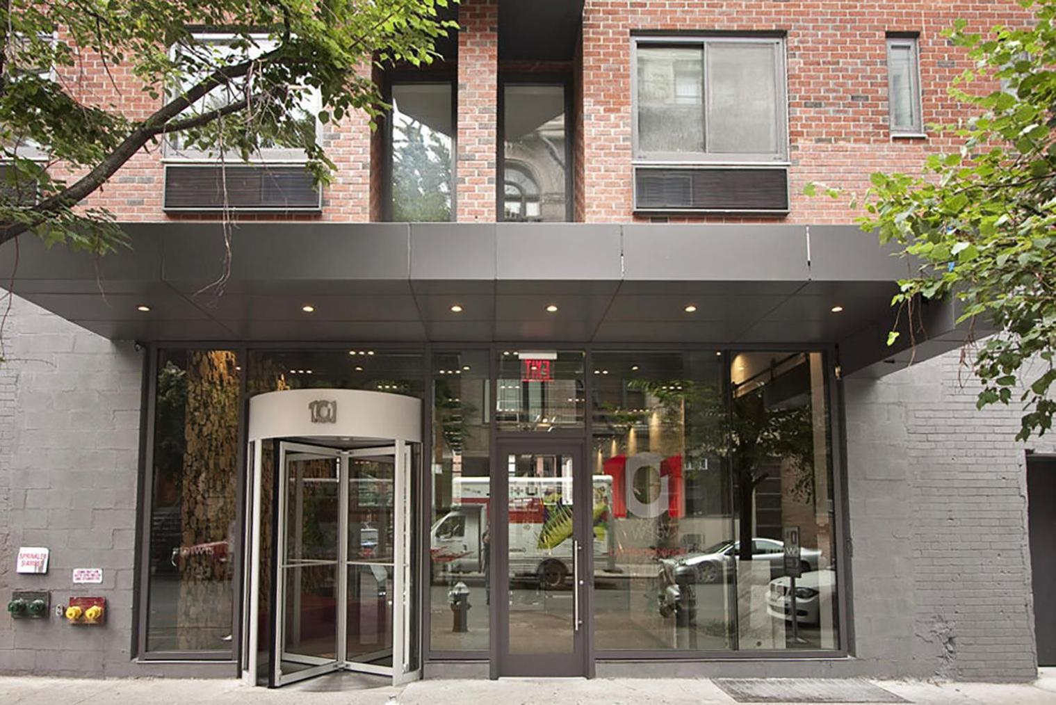 Central Chelsea 1br W Gym Balcony Doorman Nyc-33
